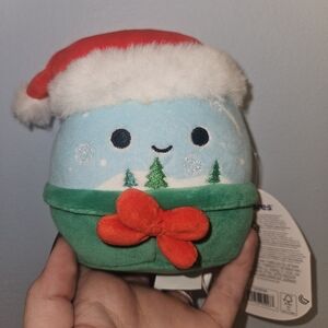 NWT Ezekiel The Snowglobe 4" Winter Holiday Christmas Squishmallow
